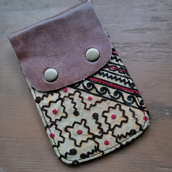🌎👽 Free People Boho Embroidered Repurposed vtg banjara hippie Wallet card case - Picture 9 of 16